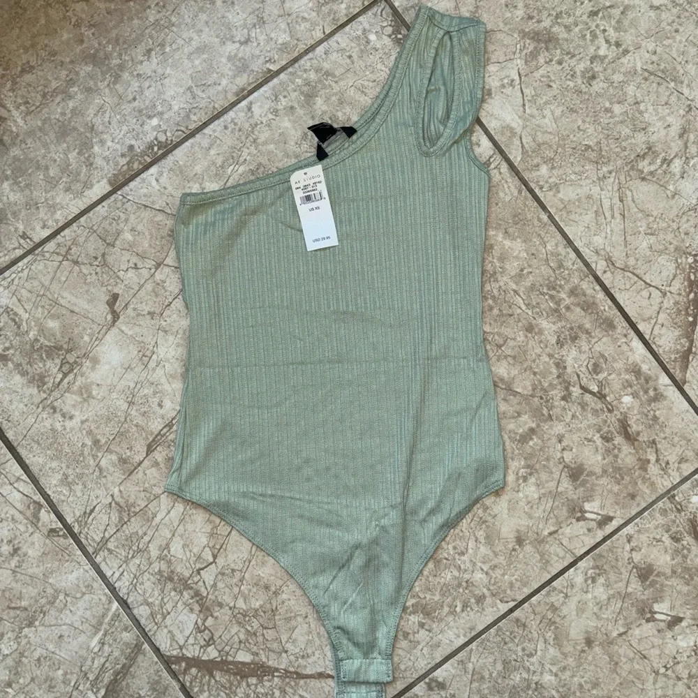 One-Shoulder bodysuit - Picture 1 of 2
